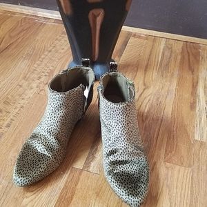 Olive green cheeta print booties sz 8